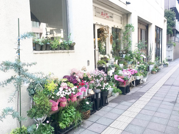 世田谷区三軒茶屋にあるお花屋さんa Te ネイルサロンcoeur クール