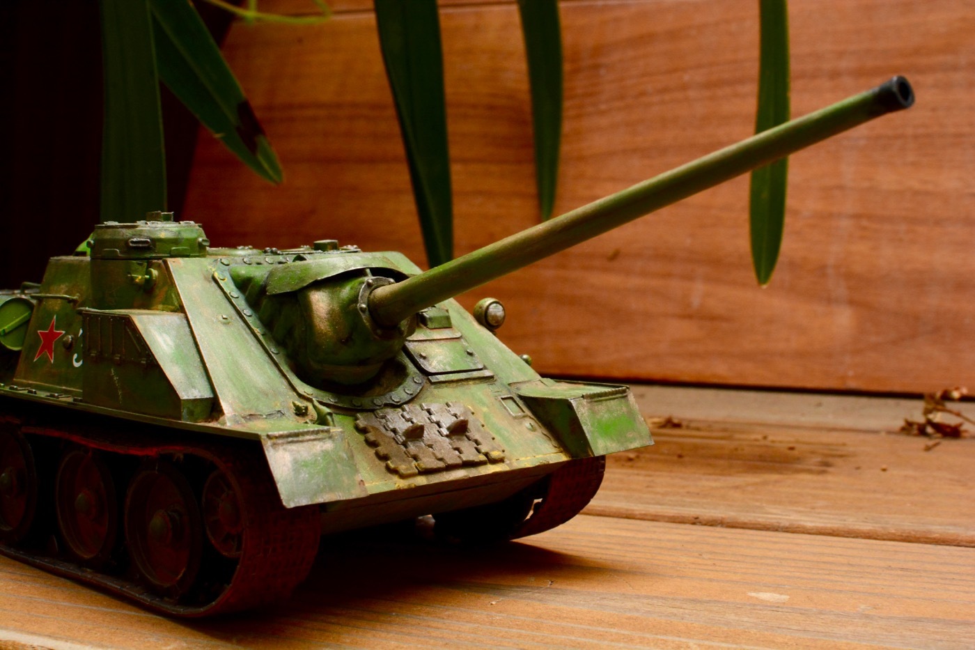 戦車塗装] ロシアの自走砲 SU-100 をギラギラに製作しました | Learn