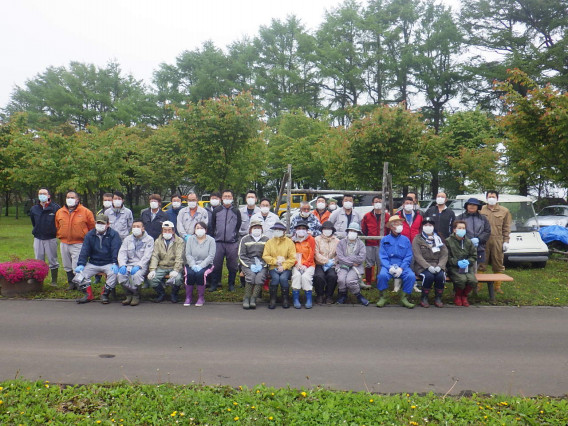 ひまわり種まき 噴火湾パノラマパーク 東陽建設株式会社