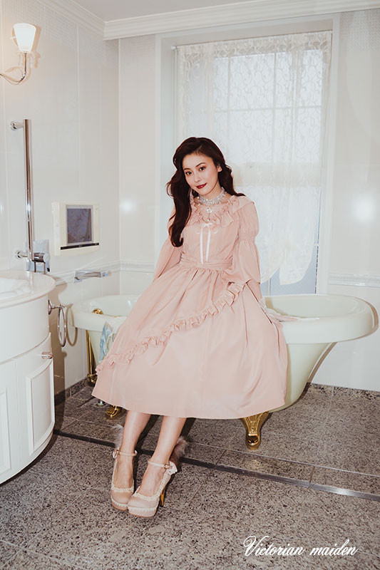 Victorian maiden」からラグジュアリーな“BURLESQUE DOLL”シリーズ全3  