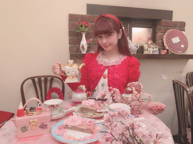 モデル 青木美沙子が直伝 アフタヌーンティーで写真映えする法則とは Tulle チュール モデル 青木美沙子が直伝 アフタヌーンティーで写真映えする法則とは Tulle チュール