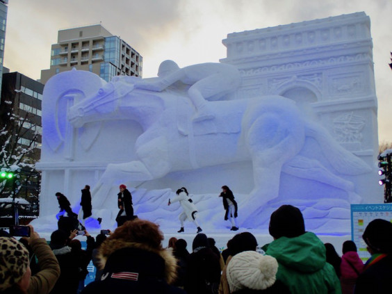 さっぽろ雪まつりで賑わう札幌市内 イラスト散歩 In Hokkaido