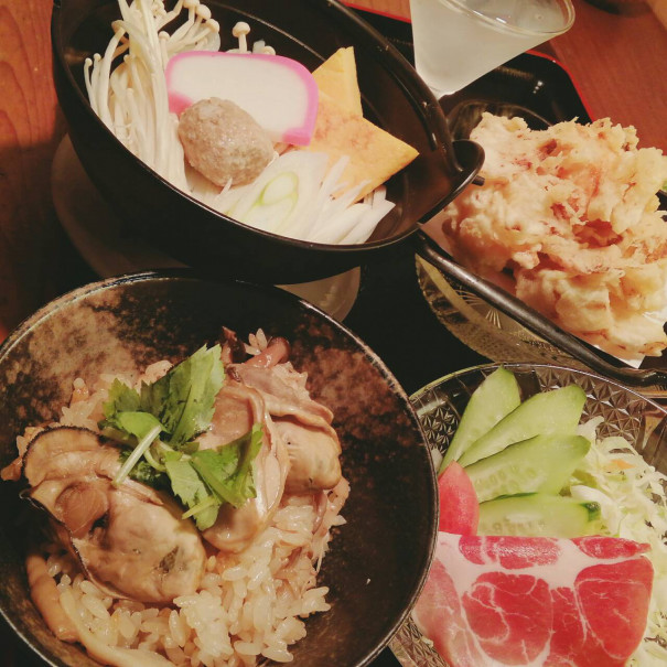 日替わり 牡蠣の炊込みご飯とハーフ鍋焼うどん 旬彩遊膳 味叶 寿司 海鮮丼 うなぎ 天丼 和食 テイクアウト ドライブスルー 狭山市 笹井