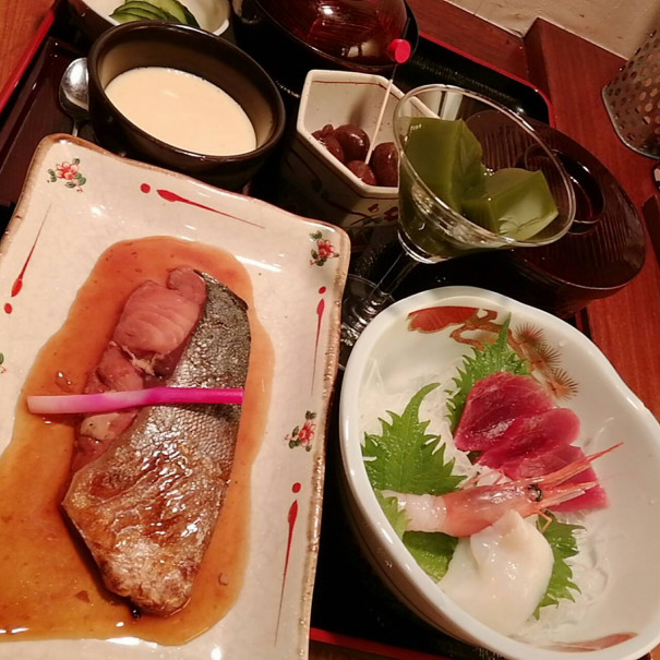 日替り イナダの煮つけとお刺身セット 旬彩遊膳 味叶 寿司 海鮮丼 うなぎ 天丼 和食 テイクアウト ドライブスルー 狭山市 笹井