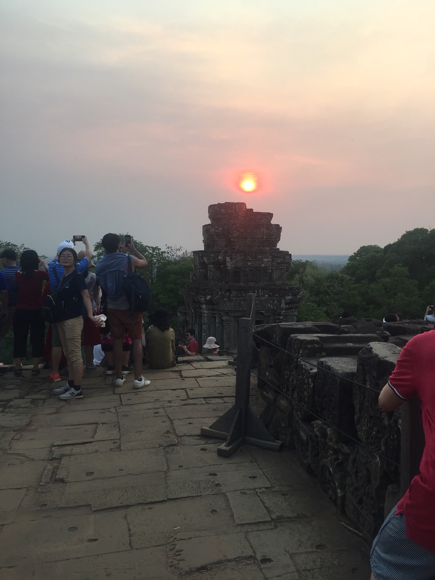 アンコールワットの夕日のおすすめプノンバケンサンセット