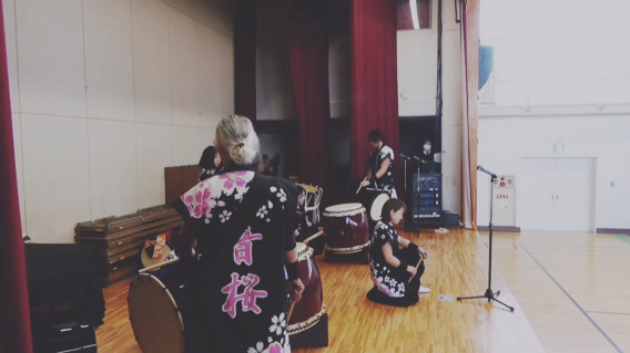 埼玉県 行田市の行田特別支援学校にて訪問演奏させて頂きました 成人を祝う会 皆さんエネルギー溢れる立派な新成人でした 和太鼓 音桜 Oto Zakura