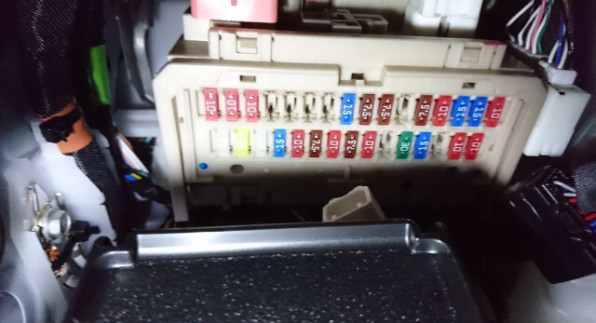 施工実績 ハイエース0系 チューニングヒューズ 車とバイクのアーシング専門店 Funabashi