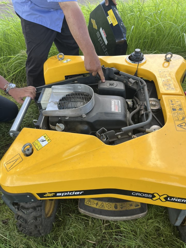 ラジコン式草刈機「SPIDER（スパイダー）」のデモンストレーション