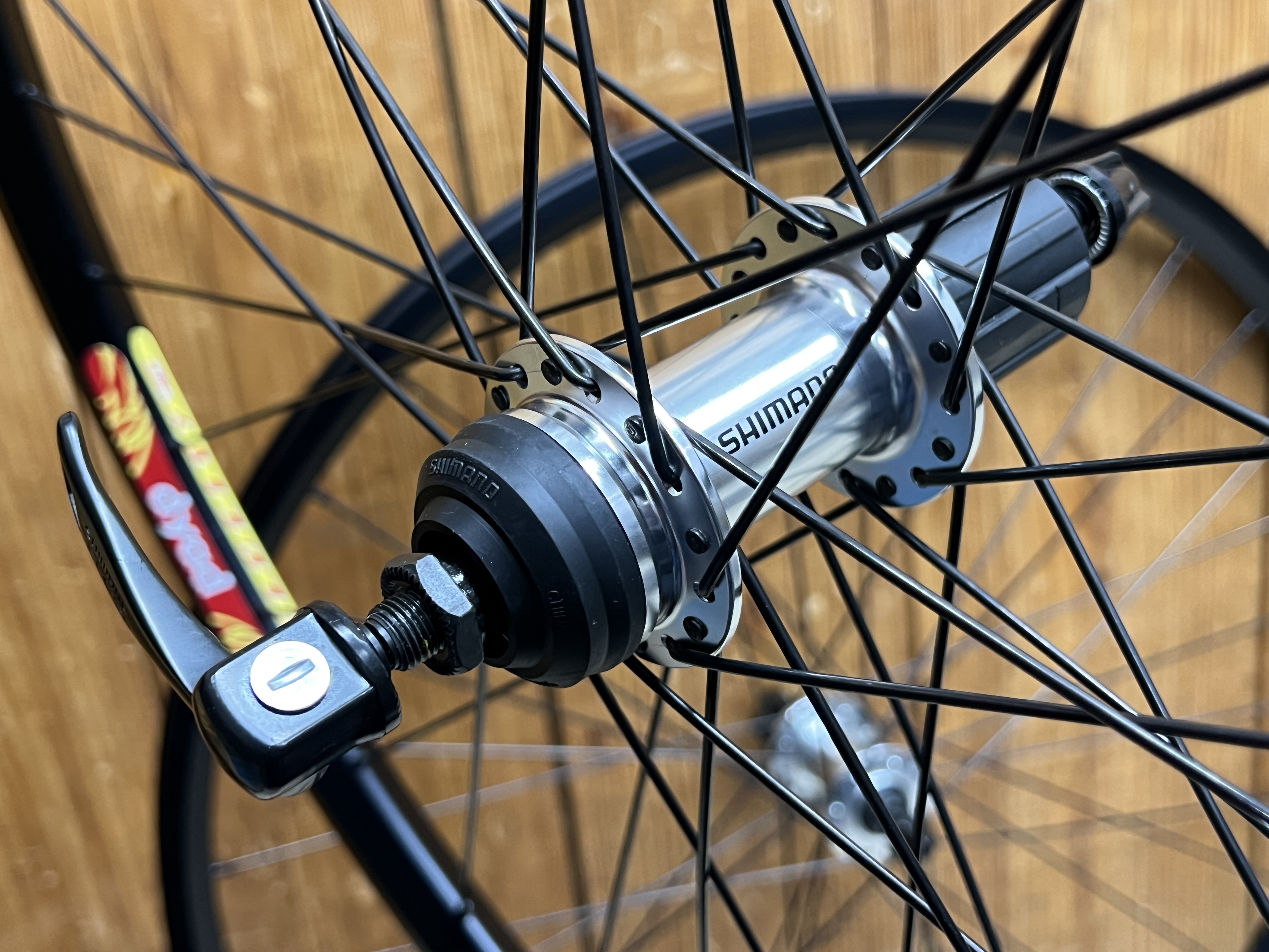 手頃なシルバーハブでホイール組み。 | Snatch Cycles