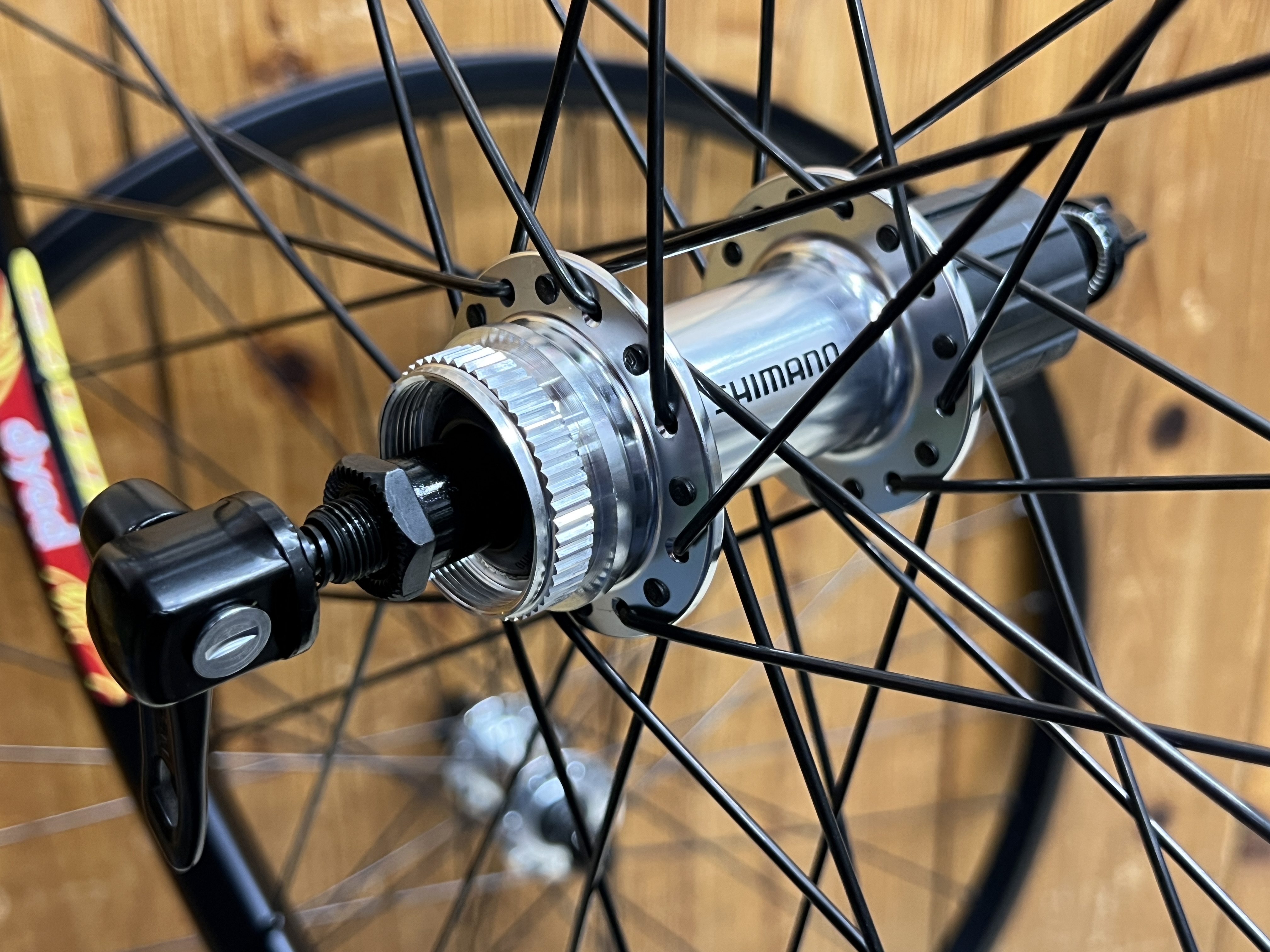 手頃なシルバーハブでホイール組み。 | Snatch Cycles