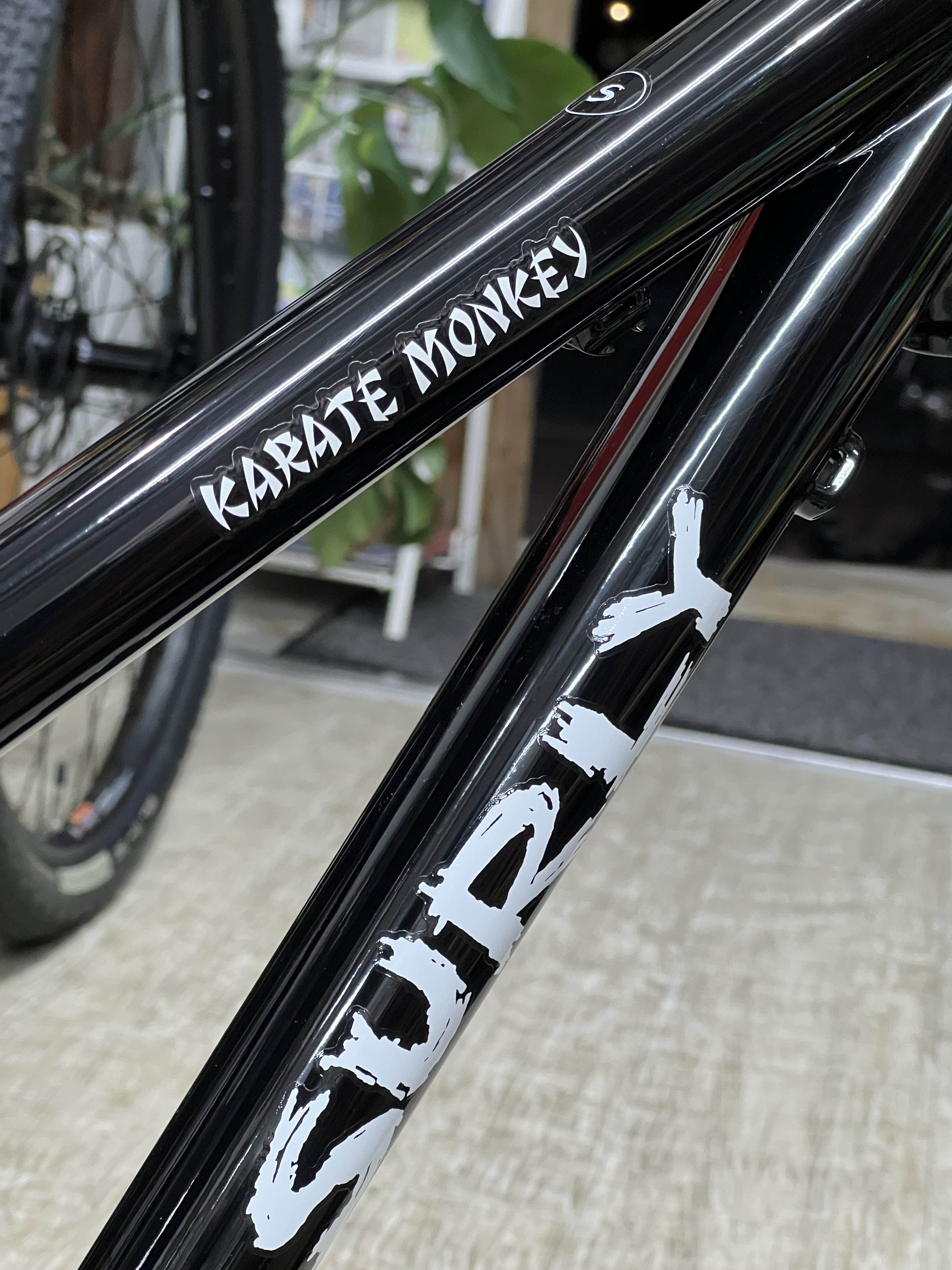 カラテモンキー、ブラック入荷。 | Snatch Cycles