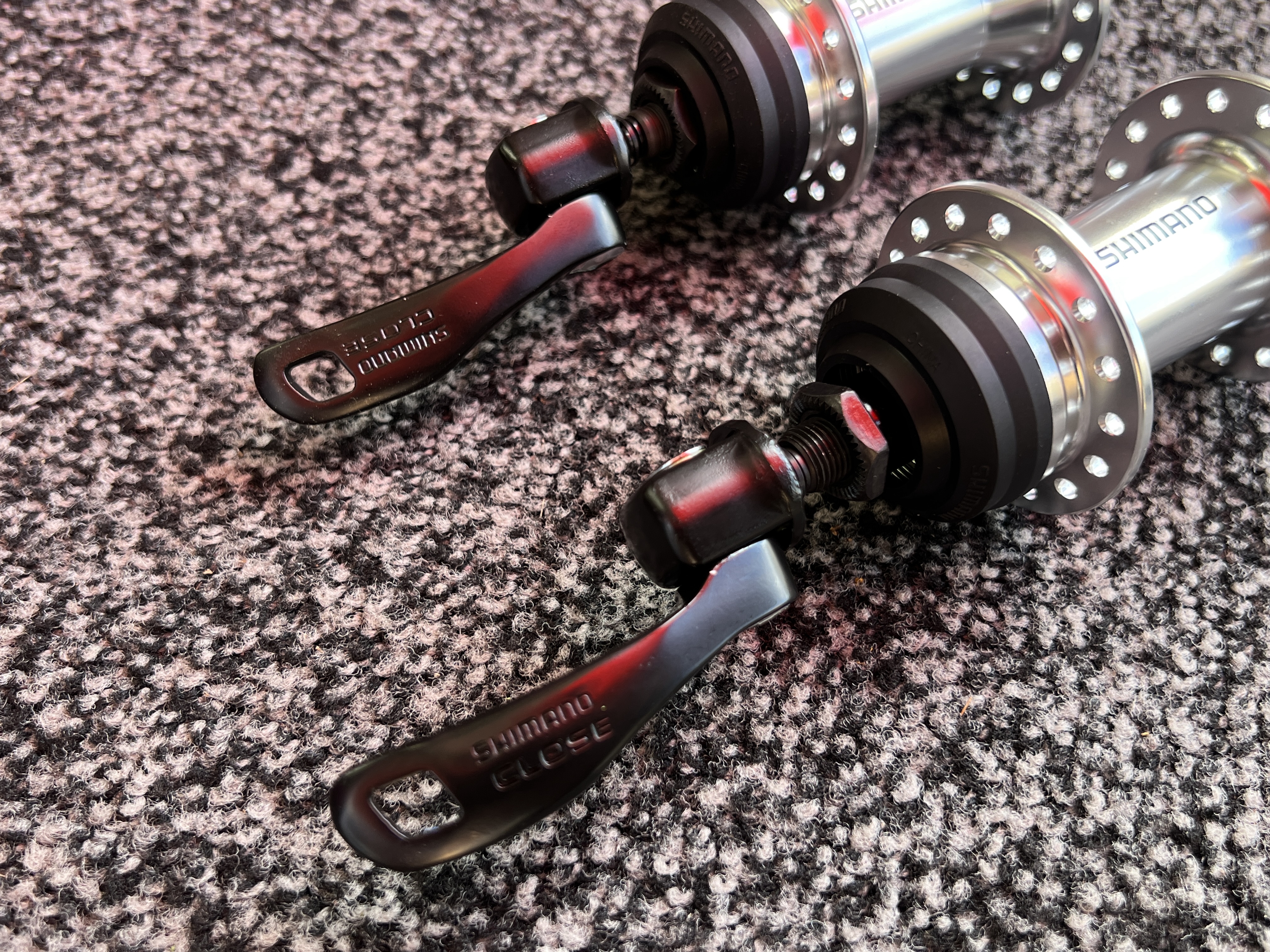 ディスクハブ 100/135mm　シルバー　シマノ11速用　超軽量　未使用新品 シマノ製、手頃なシルバーハブ。 | Snatch Cycles