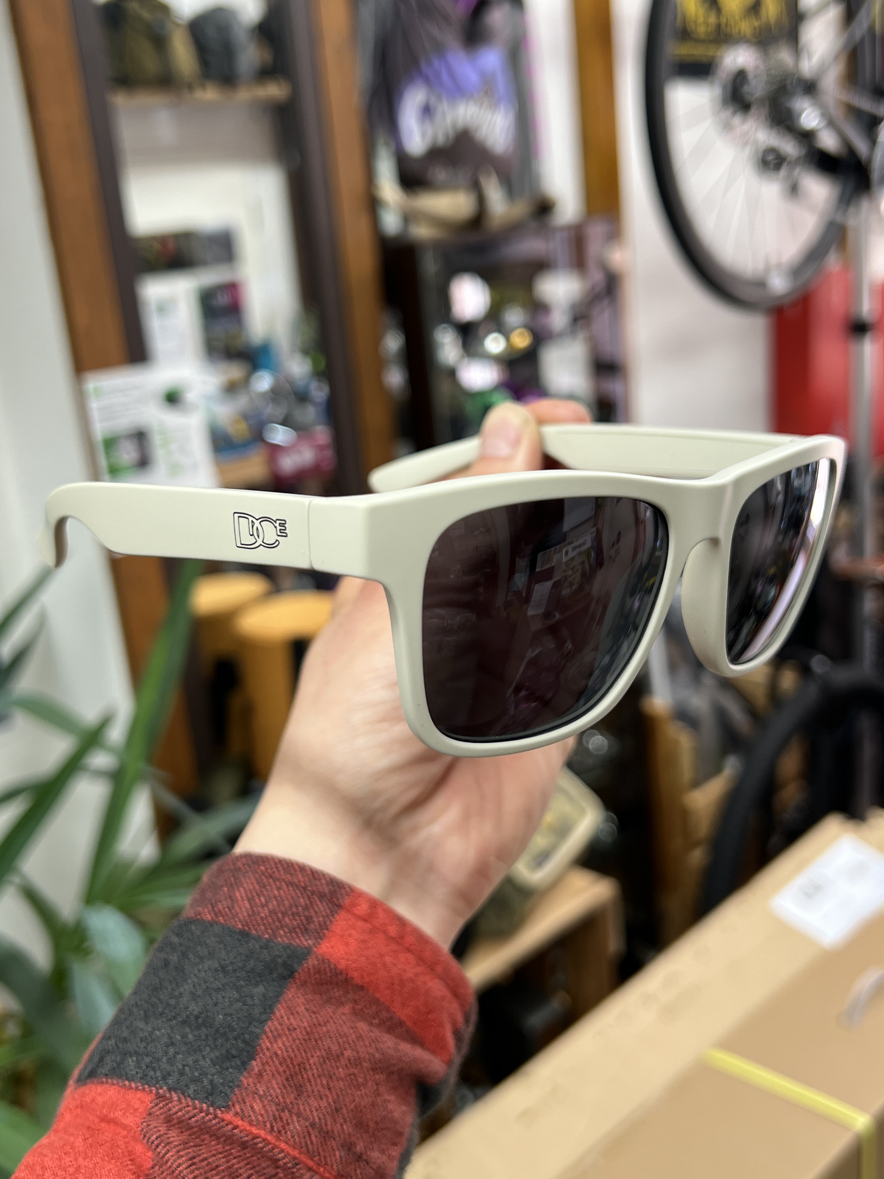 ダイスマガジンサングラス New!!】DICE ダイス / FLOATING GLASSES MGRY 偏光レンズ サングラス