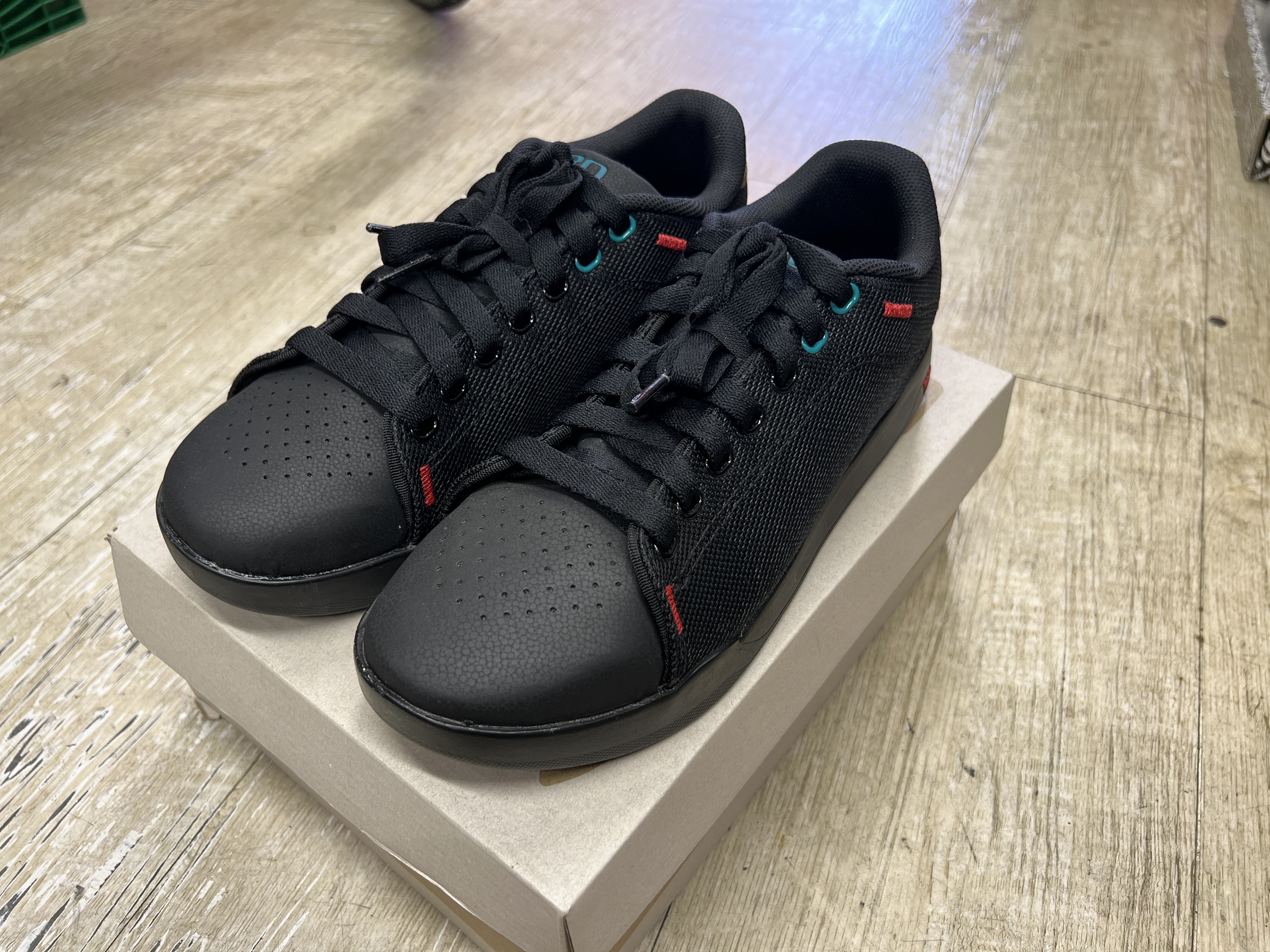 GIRO ジロ / DEED ディード BLACK SPK 41サイズ（26.0cm