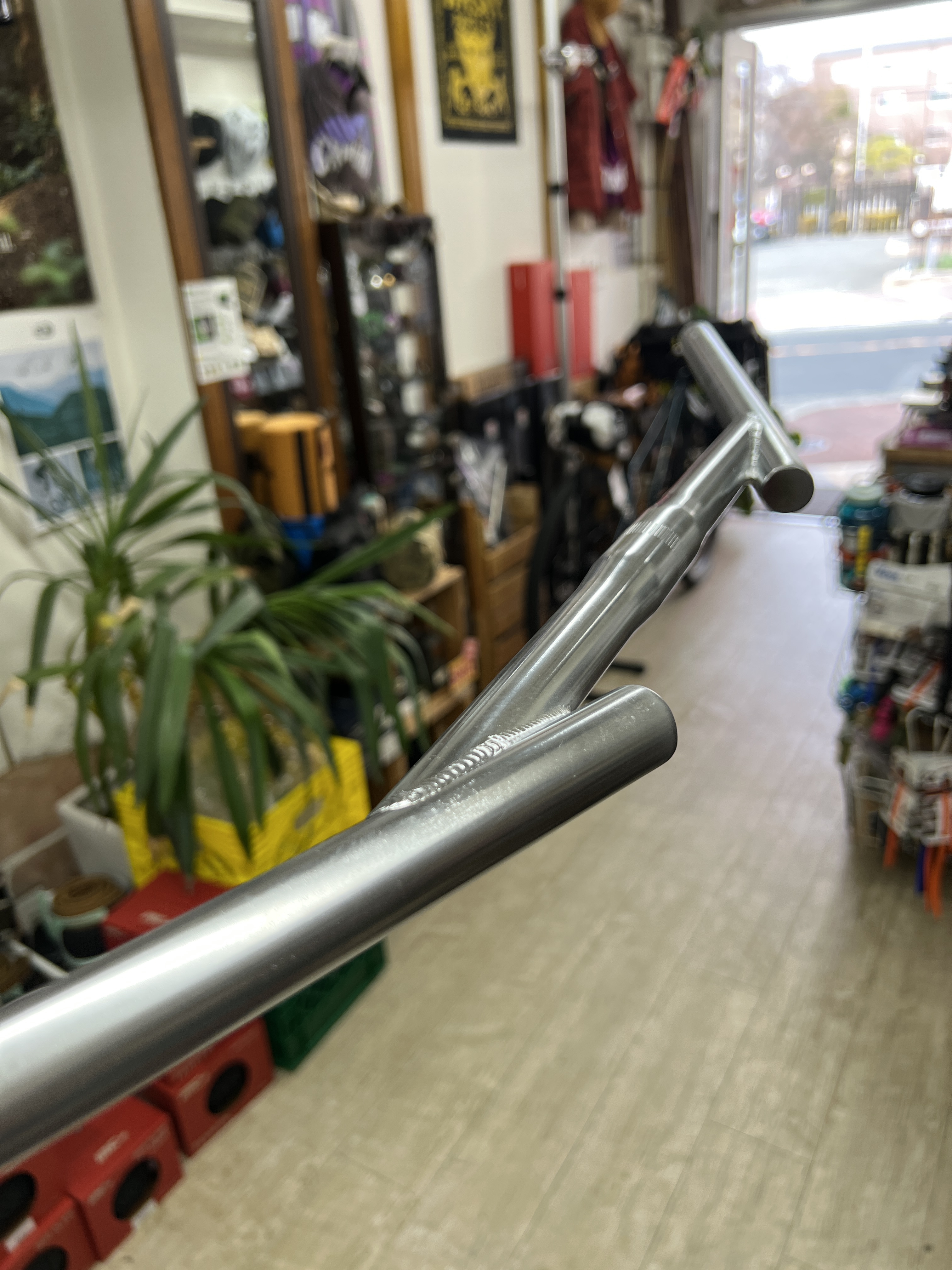 パーツ NITTO b824 3-piece bar (dull) NITTO* b824 3-piece bar (dull) | Fergie Cycle