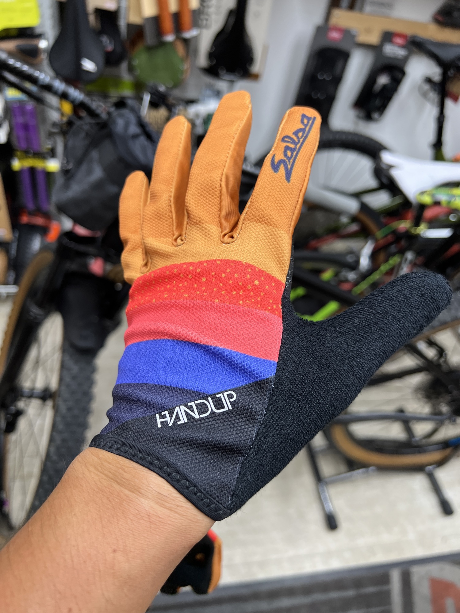 とっても珍しいサルサのフルフィンガーグローブ。 | Snatch Cycles
