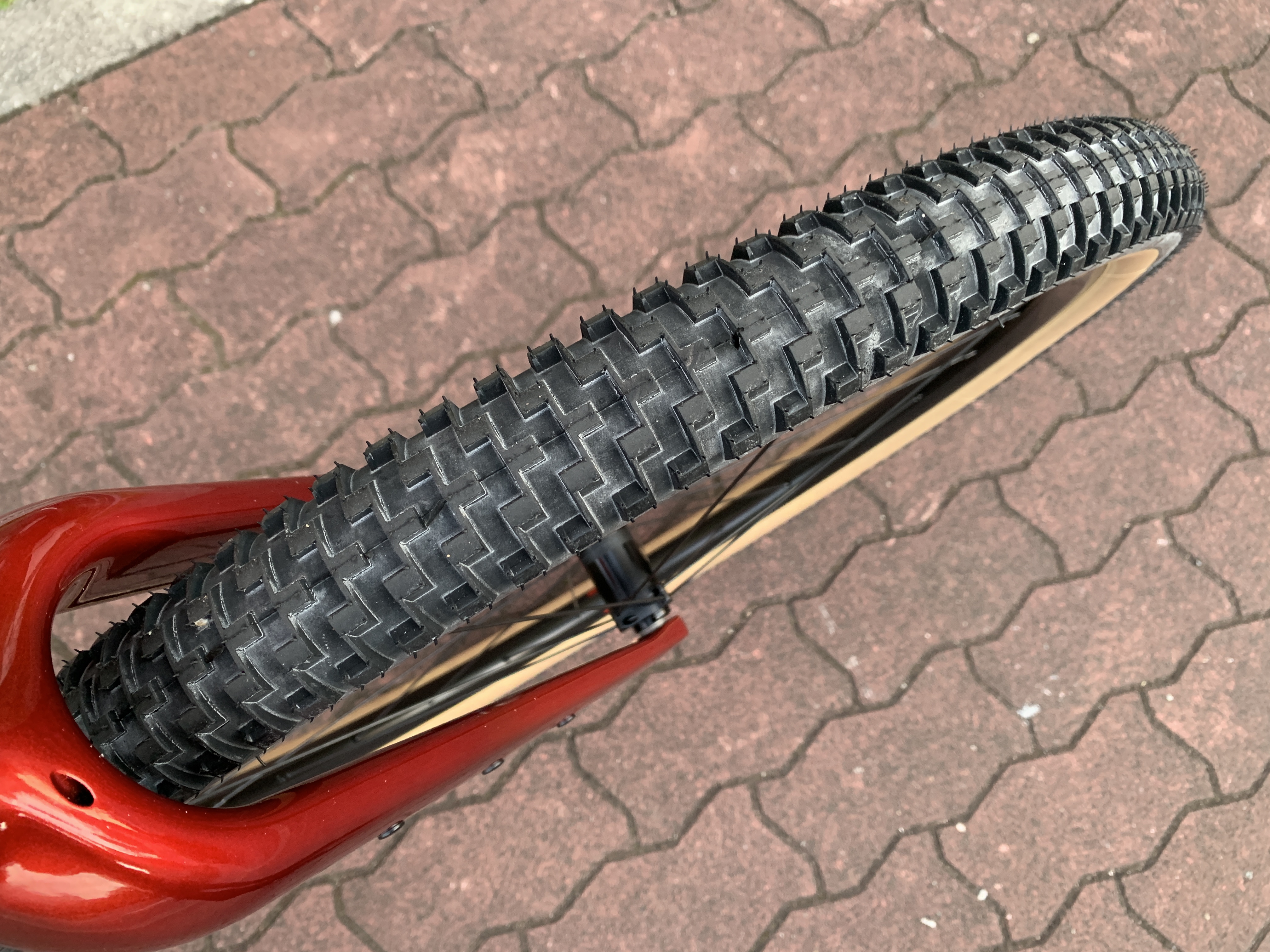 Bruce Gordon / Rock'n Road Tire 650B×48mm Gumwall | Snatch Cycles