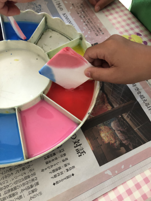 うちわ製作 学校法人あさひ学園わくわくの木幼稚園 旧のびのび幼稚園 みやこ町犀川 うちわ製作 学校法人あさひ学園わくわくの木幼稚園 旧のびのび幼稚園 みやこ町犀川