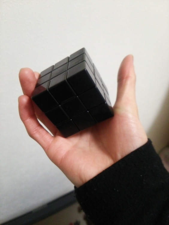 真っ黒のルービックキューブ Plume 真っ黒のルービックキューブ Plume