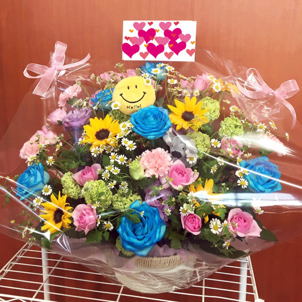 水色のバラとひまわりのアレンジ Florist Sakura