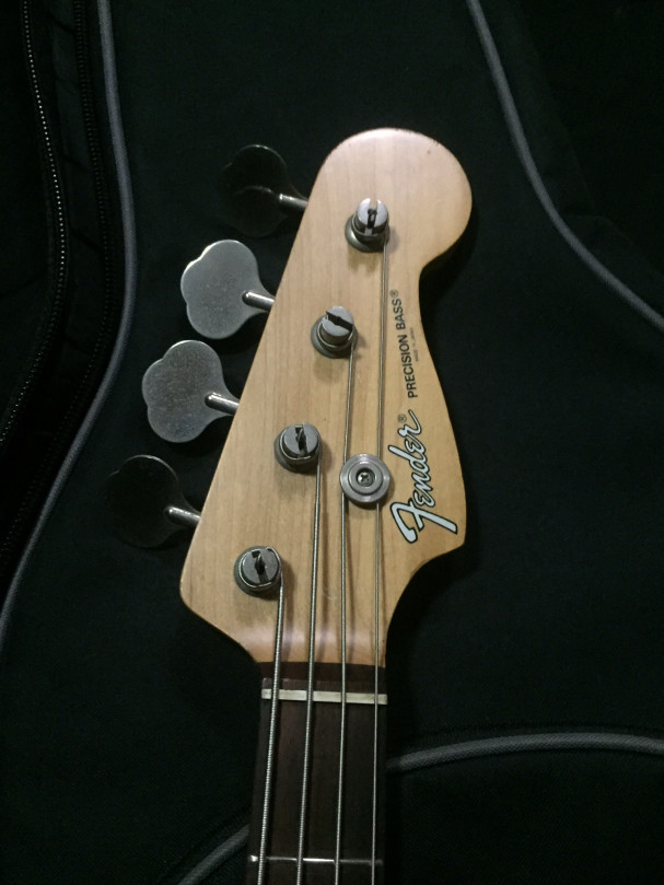 2000 Fender Japan Standard Precision Bass ( Black Pickguard 