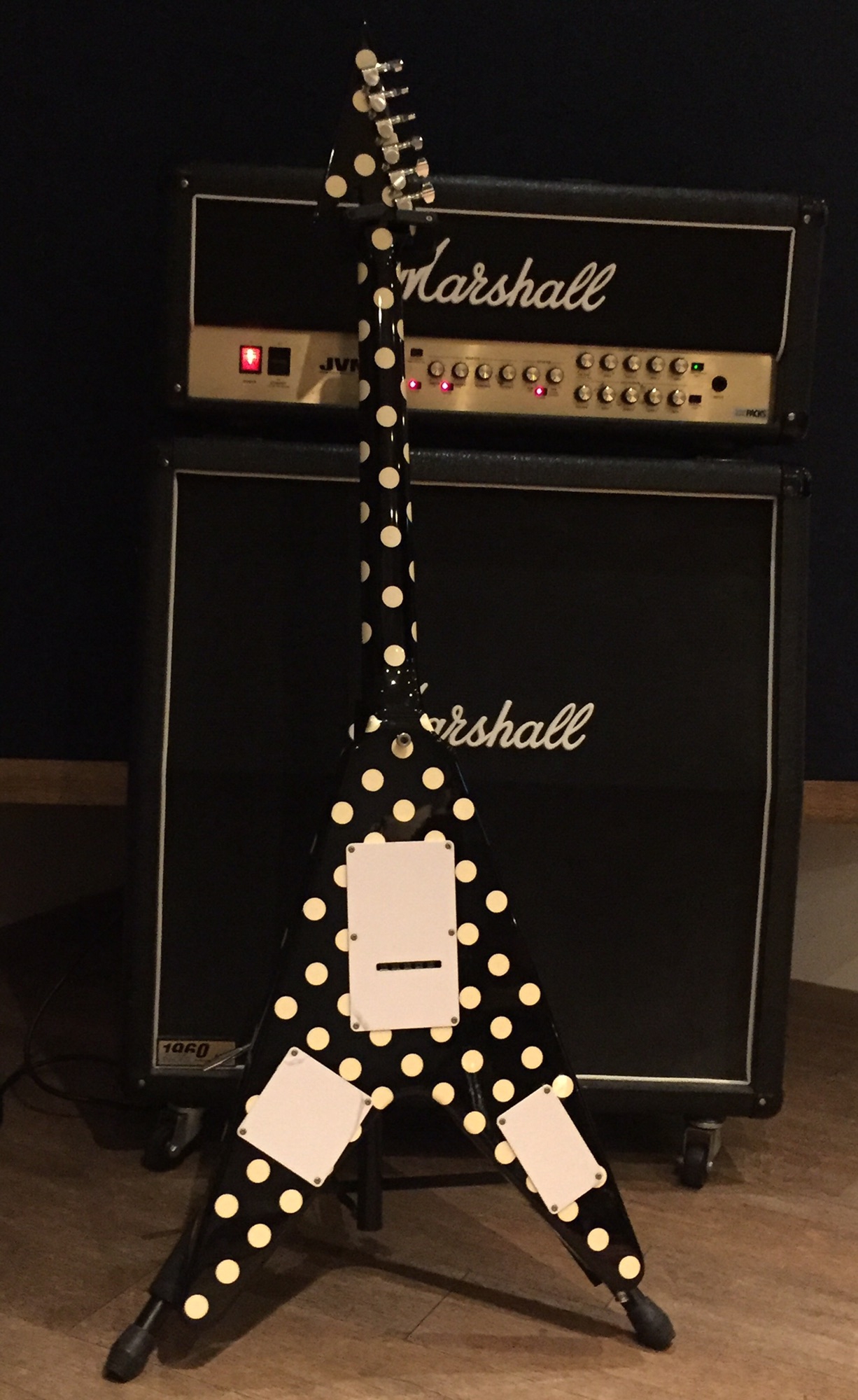 ワダッチ様ランディー・ローズ水玉フライングVレプリカ入手困難品 ワダッチ様ランディー・ローズ水玉フライングVレプリカ入手困難品