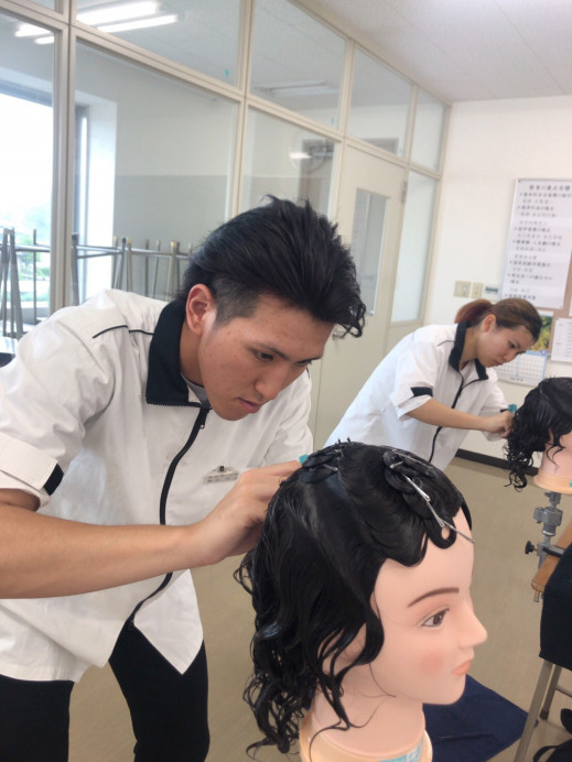 2年生 ページ1 東北ヘアモード学院 広報サイト 2年生 ページ1 東北ヘアモード学院 広報サイト