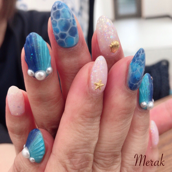 夏いブルーネイル Merak