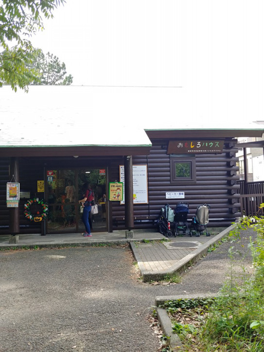 洋光台駅前公園こどもログハウス まちまど