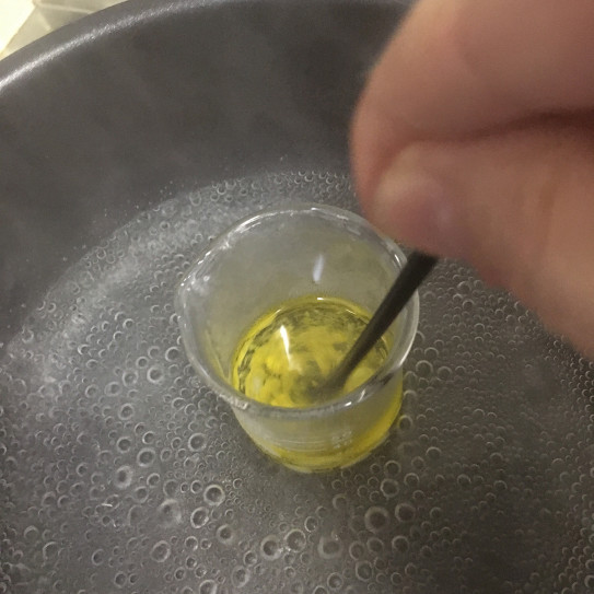 ミツロウでハンドクリーム作り With Aroma アロマ専門サロン ワークショップ