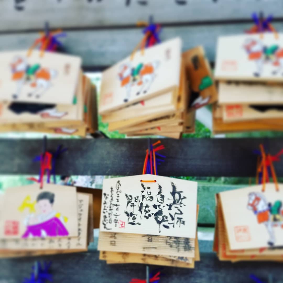 日本屈指のパワースポット 寒川神社で筆文字絵馬 | かなすふでぃ 東京