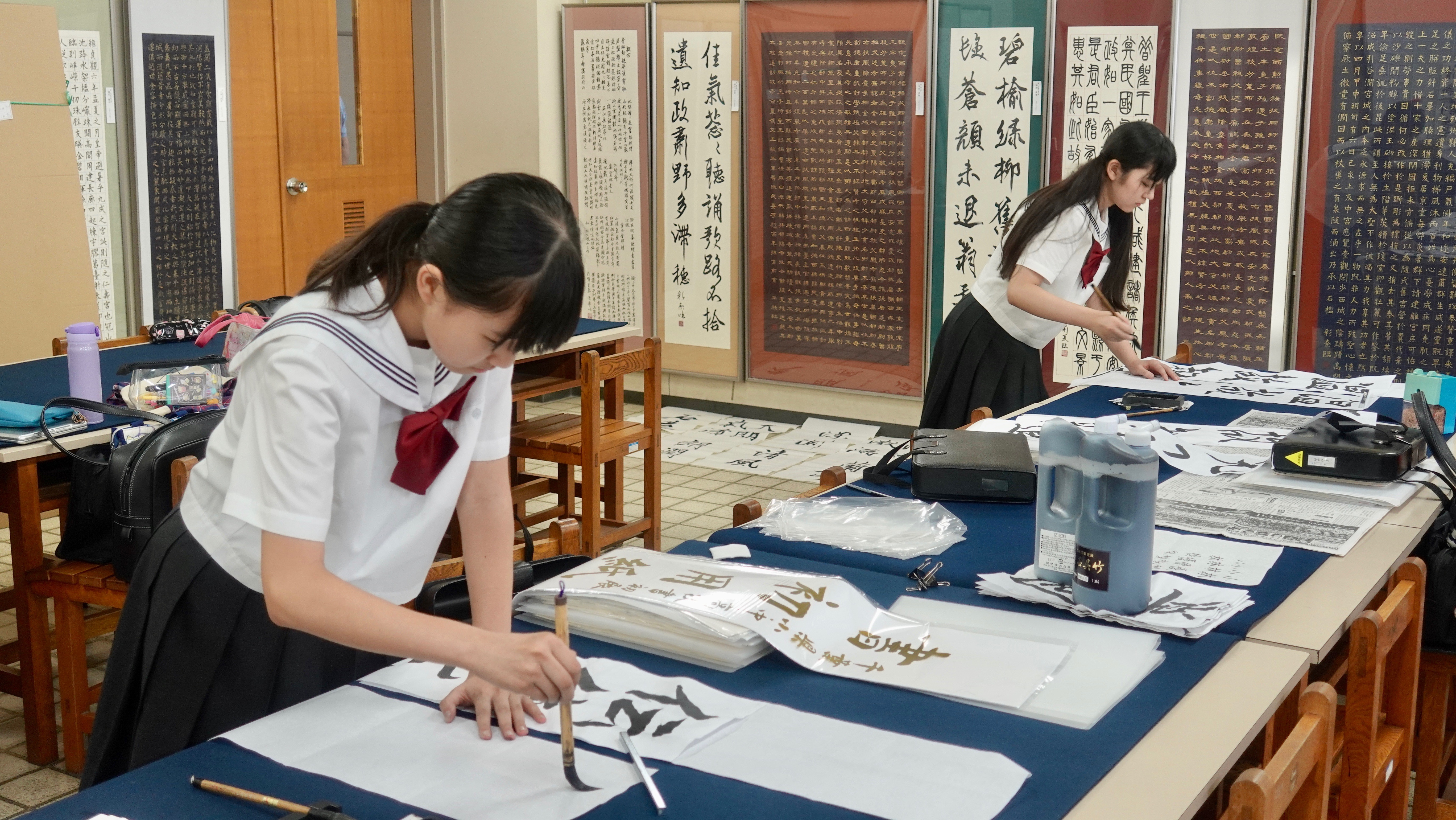 卒業生来校 中学生条幅作品制作 | seitoku書道 WEBサイト