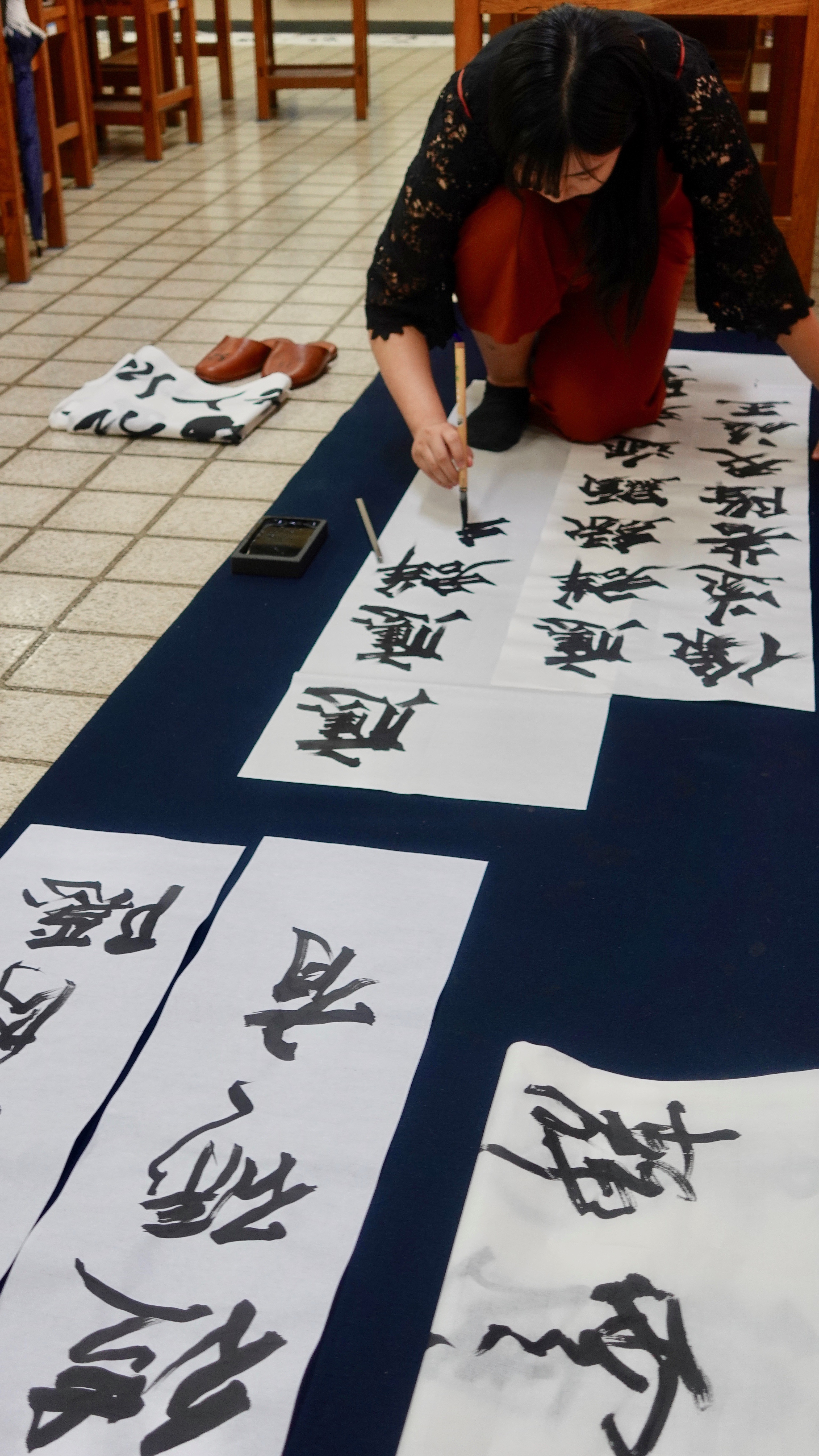卒業生来校 中学生条幅作品制作 | seitoku書道 WEBサイト