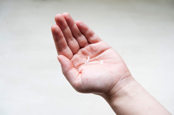 お手入れカンタン 原液美容液がまるごと１本入った化粧水 イオンスタイル マガジン