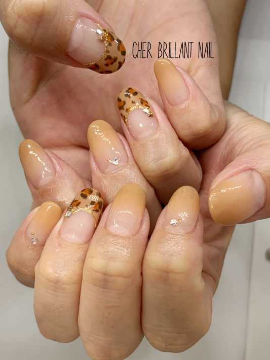 ベージュグラデーションネイルとレオパードフレンチネイル Cher Brillant Nail シェルブリアンネイル