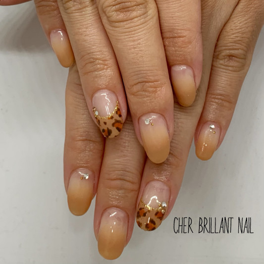 ベージュグラデーションネイルとレオパードフレンチネイル Cher Brillant Nail シェルブリアンネイル