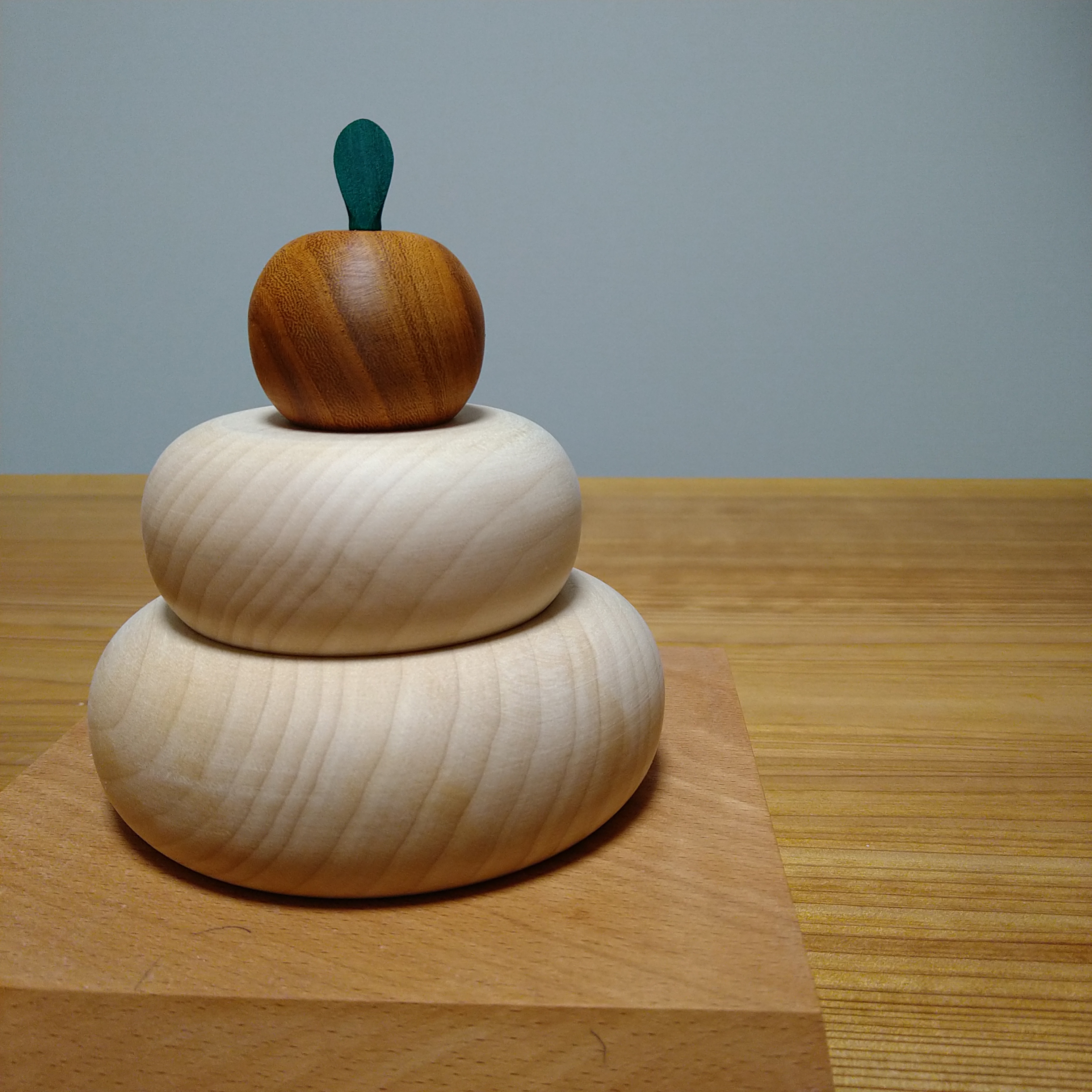 大きな木の鏡餅 | 北欧テイストな木のお店 リーベルクラフト Liber Craft