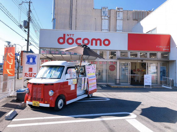 堺市のdocomoショップ深井店と中百舌鳥店にスイーツヒーロー登場 Sweets Hero