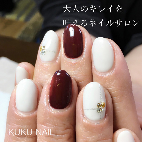 お客様ネイル ボルドーとオフホワイトのオフィスネイル Kuku Nail Private Salon Mitaka