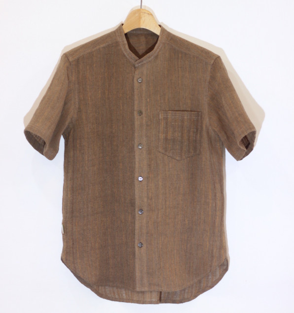 新しく届いたメンズシャツ撮影中 Tomonaturalfabrics Tomoの服 新しく届いたメンズシャツ撮影中 Tomonaturalfabrics Tomoの服
