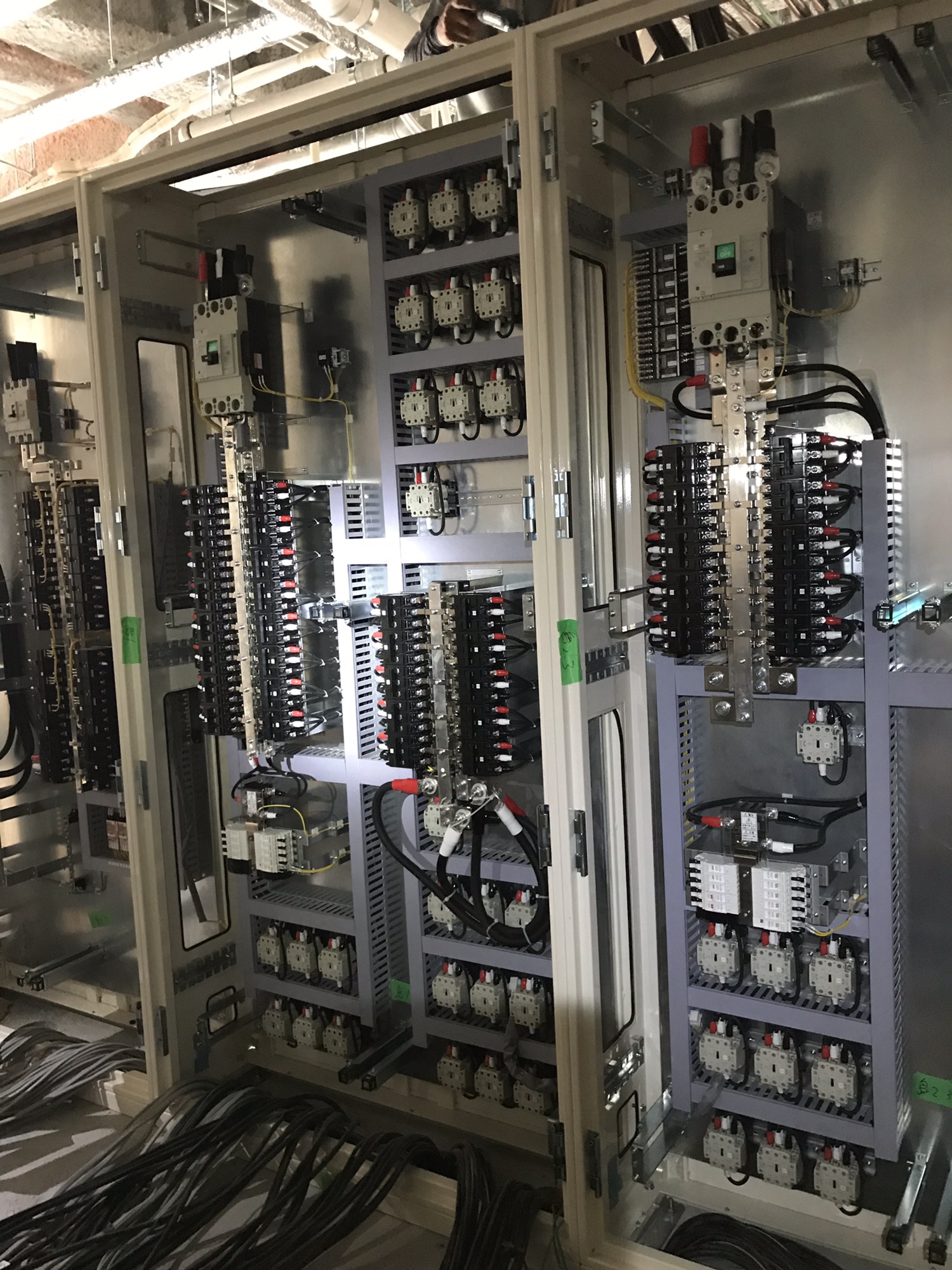 分電盤搬入からの据付 | 熊本の電気屋さん