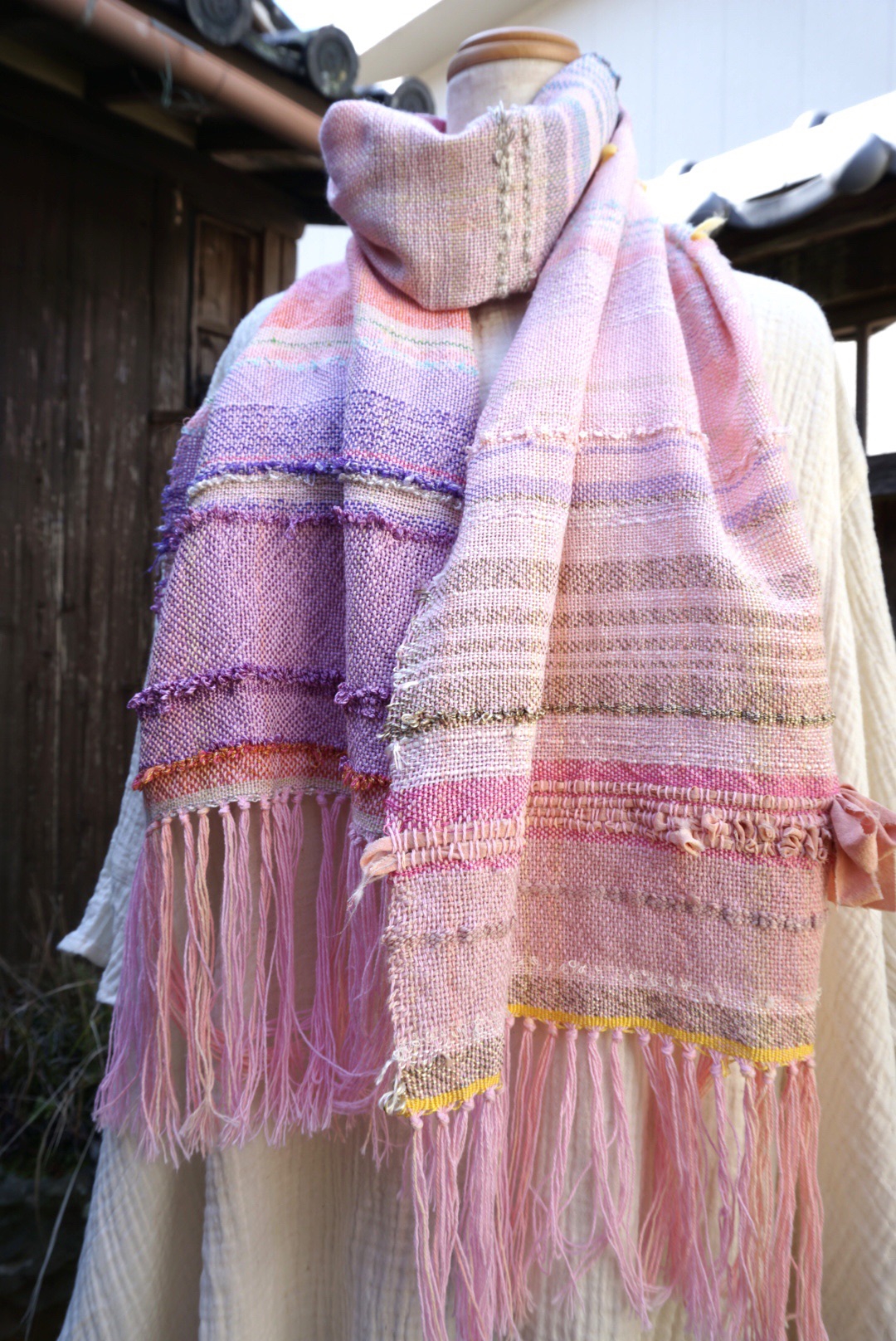 さをり織　手織り　ウール混ノーカラージャケット 紫 ピンク系 さをり織 手織り ウール混ノーカラージャケット 紫 ピンク系 fit=scale