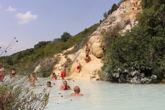 トスカーナの自然の中の秘境サトゥルニア温泉 Terme Di Saturnia 自然とハーブと暮らす オーガニック プラントベースレシピ Keri Keri Natural Living