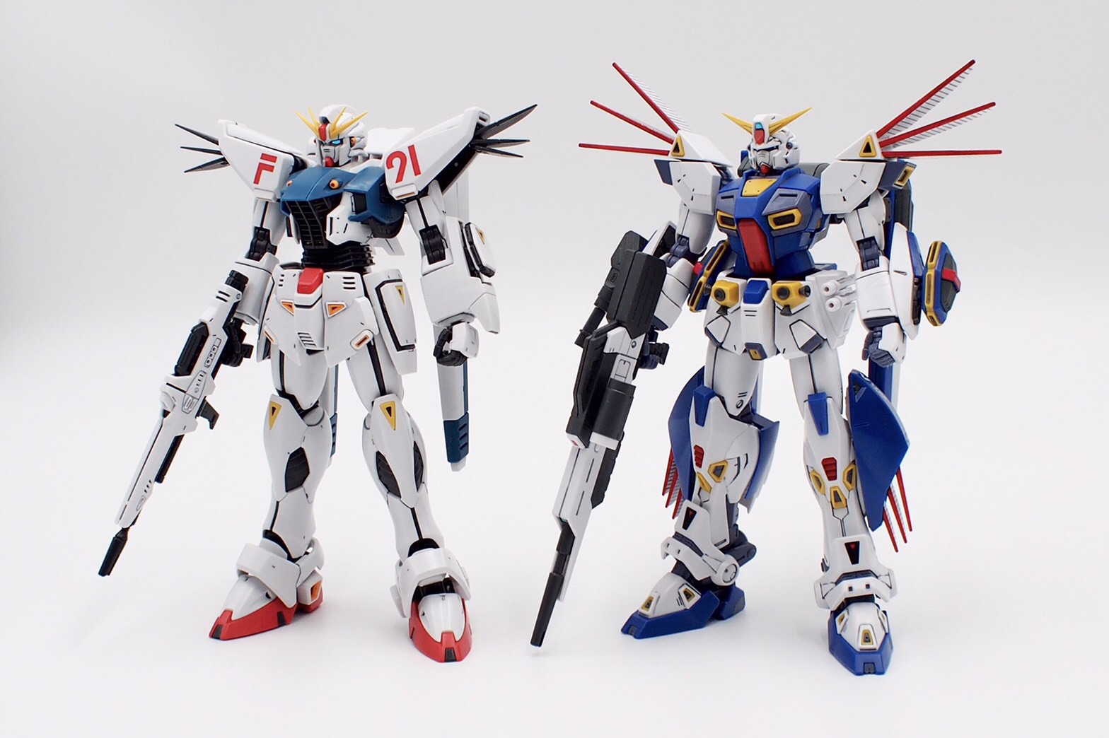 MG ガンダムF90 2号機 + ミッションパック Rタイプ MG ガンダムF90 2号機 + ミッションパック Rタイプ