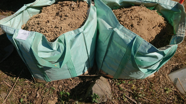 土壁の大穴を埋める 古民家カフェダイニング えんの家 長野県小県郡長和町 和田宿 旧中山道の古民家でランチ カフェを