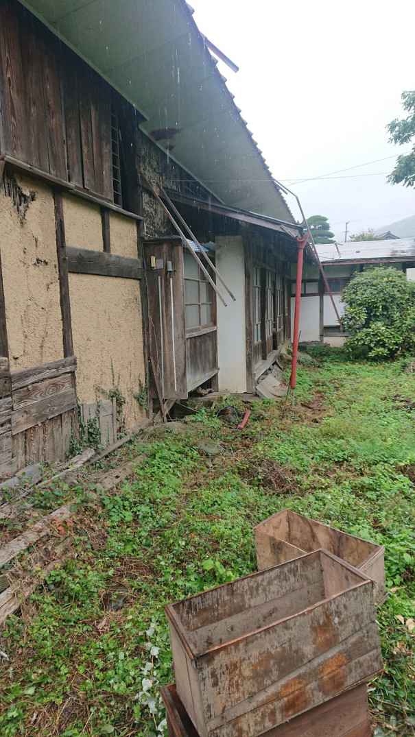 雨降って地はぬかるみが酷い 古民家カフェダイニング えんの家 長野県小県郡長和町 和田宿 旧中山道の古民家でランチ カフェを