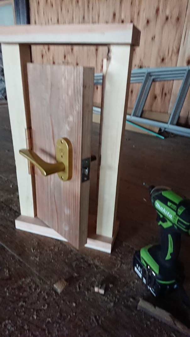 トイレのドアを自作する 古民家カフェダイニング えんの家 長野県小県郡長和町 和田宿 旧中山道の古民家でランチ カフェを