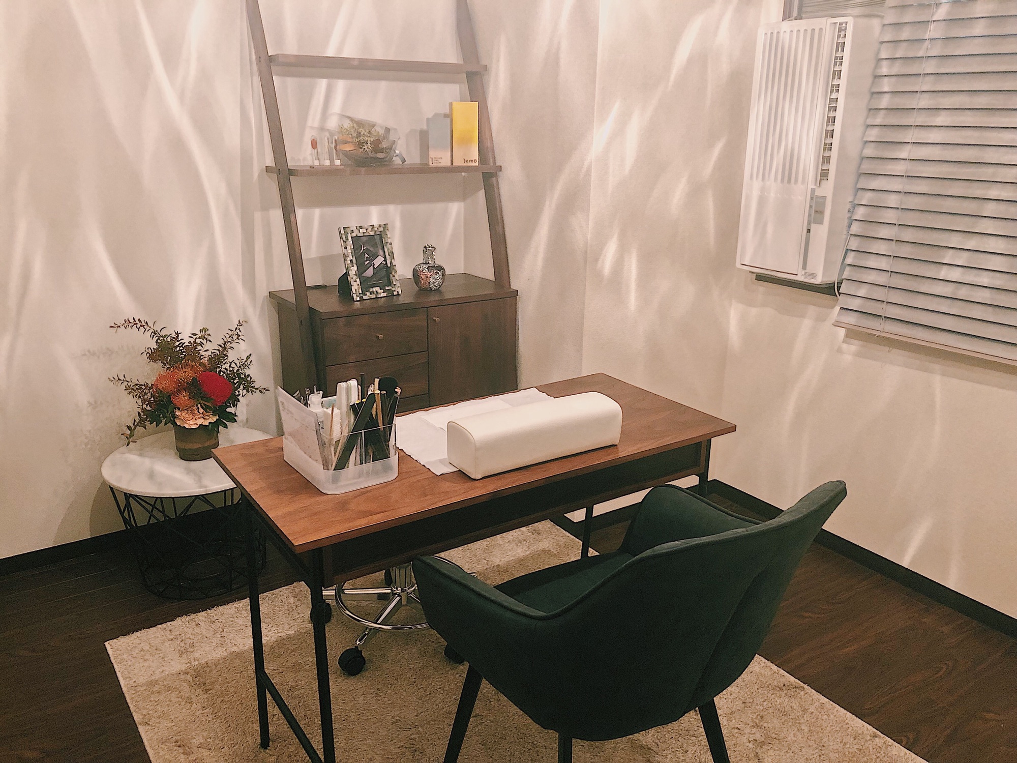 private nail salon Lemo