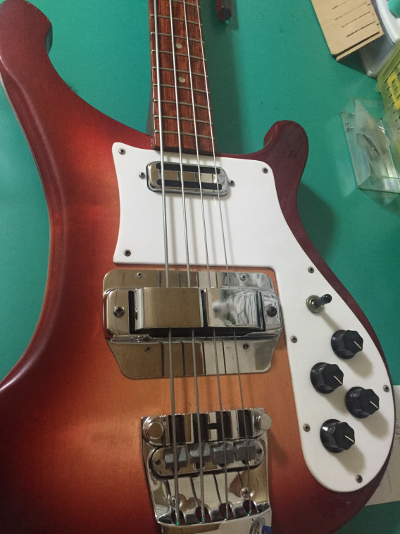 T様 Rickenbacker 4001 フレット擦り合わせ ナット交換 Guitar Shop Fools Gold