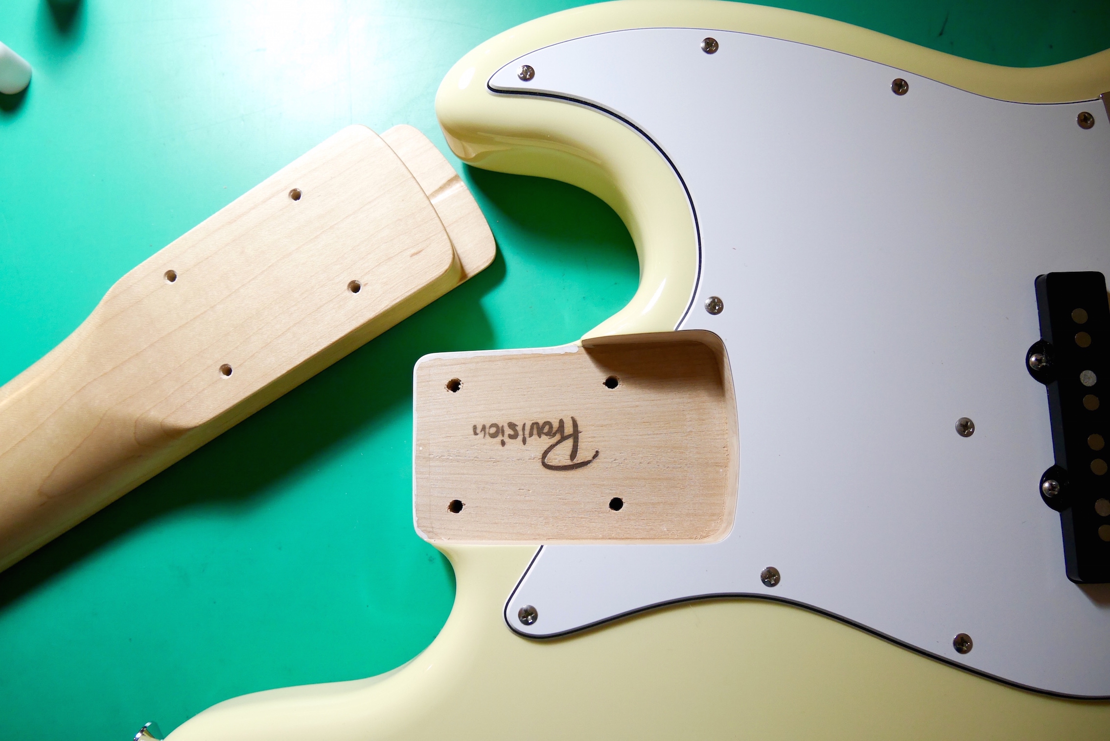 Provision Underscore Series JB | Guitar Shop FOOLS GOLD